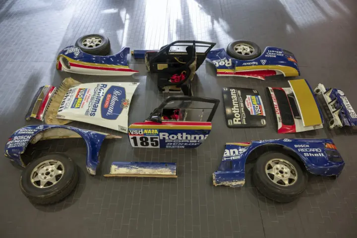 Race-Winning Porsche 959 Dakar Restored [videos]