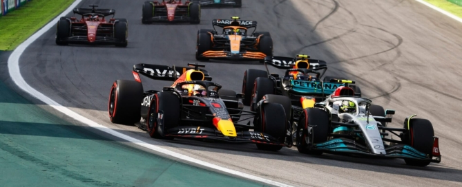 Hamilton and Verstappen wheel to wheel