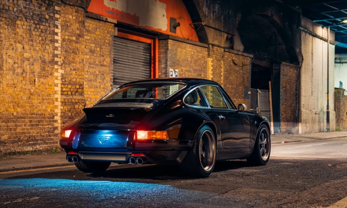 Theon Design 911 ITA001 Restomod Unveiled - Double Apex