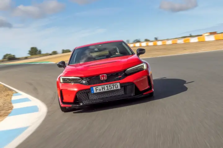 Honda Civic Type R blasts onto local roads