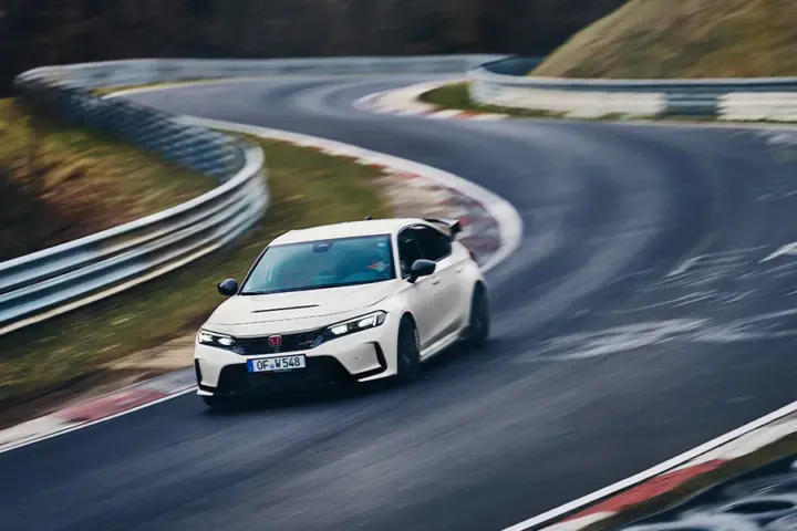 Type R claims Nordschleife title [w/video]