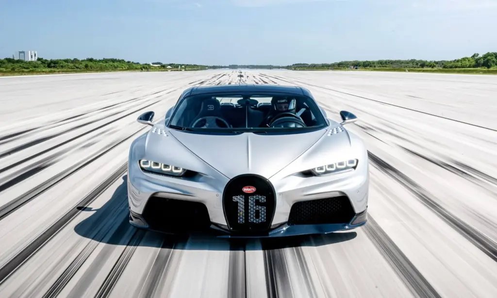 Flat Out To 400 km/h In A Bugatti Chiron [w/video]