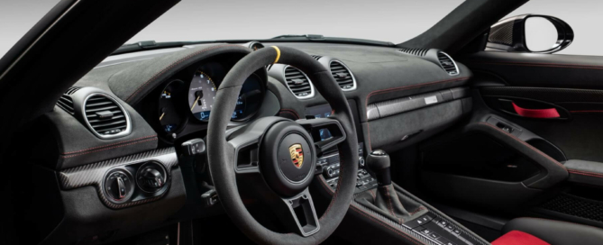 Porsche 718 Spyder RS interior