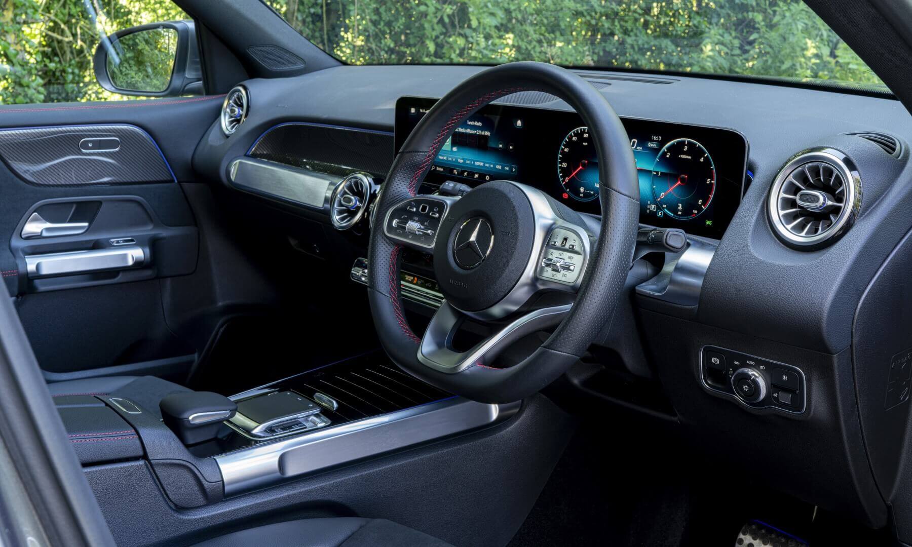 Mercedes-Benz GLB250 interior