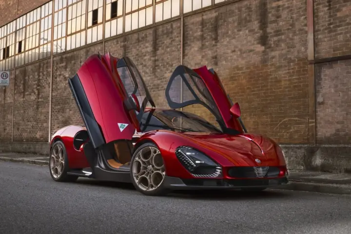 Alfa Romeo 33 Stradale Supercar Unveiled [w/video]