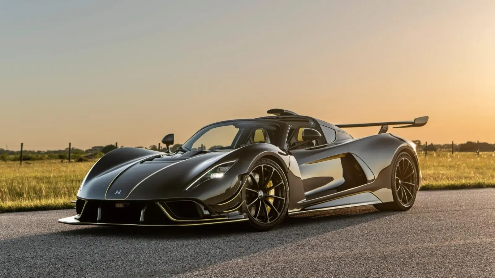 Venom F5 Revolution Roadster Is A Bare Carbon Missile