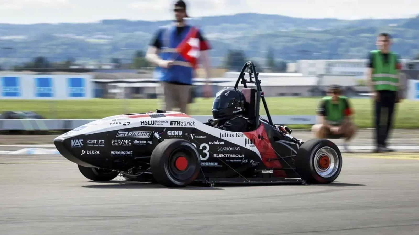 Students Reset 0-100 km/h World Record [w/video]