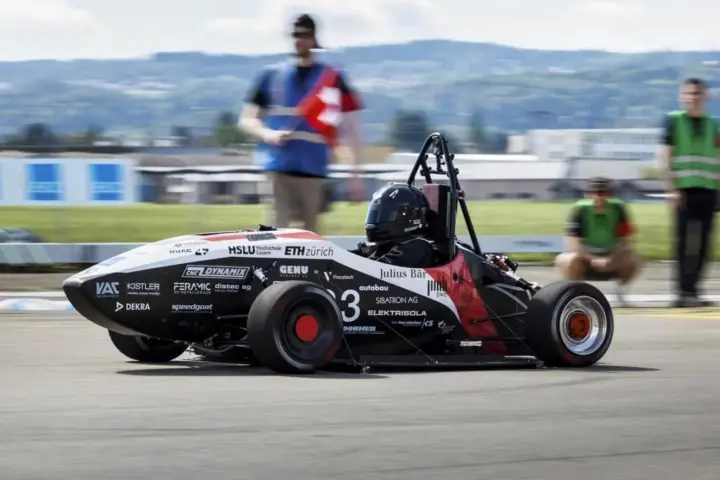 Students Reset 0-100 km/h World Record [w/video]