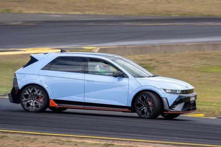 Keiichi Tsuchiya Drifts Hyundai Ioniq 5N [video]