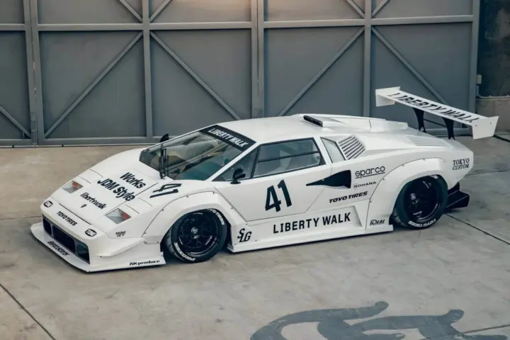 Liberty Walk Lamborghini Countach Debuts in Japan