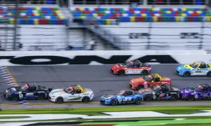 11-Car Battle for MX-5 Cup Win [video]