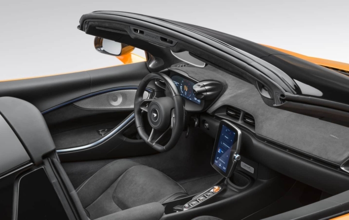 McLaren Artura Spider cabin