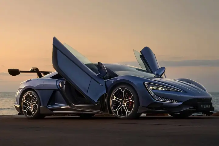 BYD Yangwang U9 Supercar Debuts