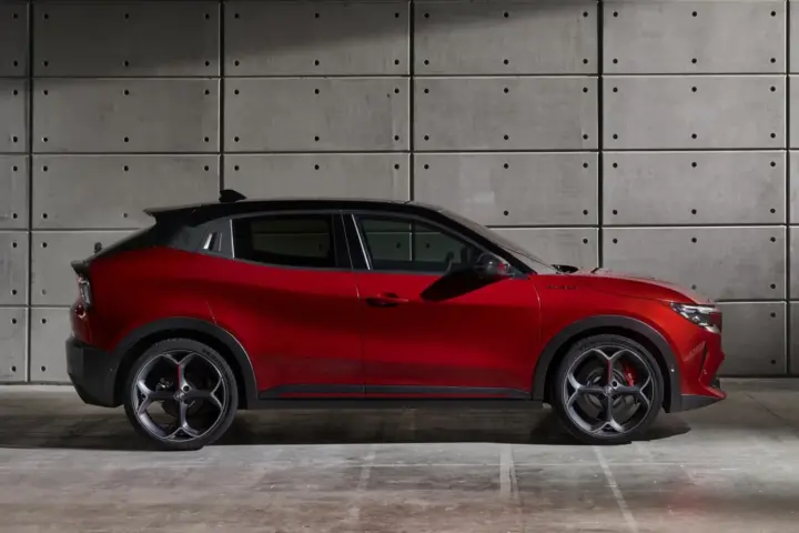 Italian Govt Says MilaNOooooo to Alfa’s New Model