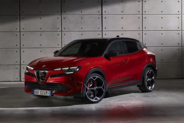Alfa Romeo Milano Crossover Debuts in Milano [w/video]
