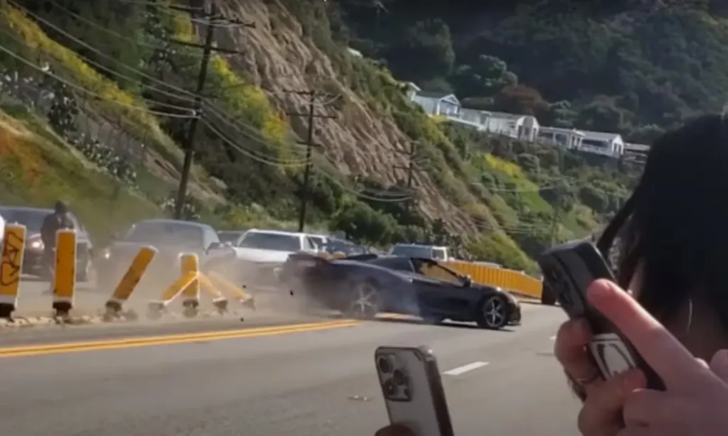 McLaren 650S Spider Crashes Leaving California Car Meet [video]