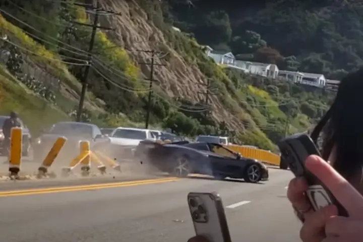 McLaren 650S Spider Crashes Leaving California Car Meet [video]