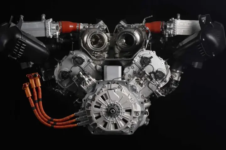 Listen to New Lambo Engine Scream [video]