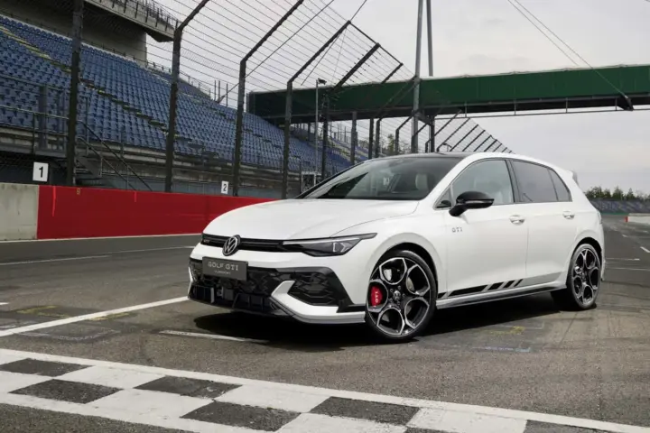 New VW Golf GTI Clubsport Breaks Cover At Nurburgring 24