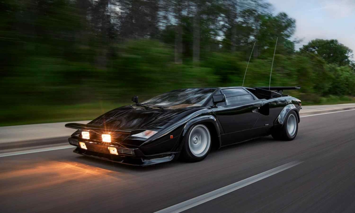 Cannonball Run Lamborghini Countach Lp400s Reunited With Actresses 