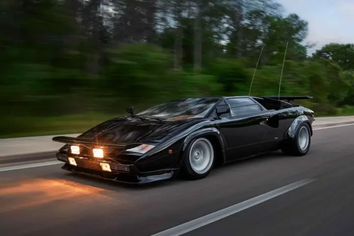 Cannonball Run Lamborghini Countach LP400S Reunited with Actresses