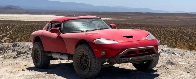 Off-road Dodge Viper V10