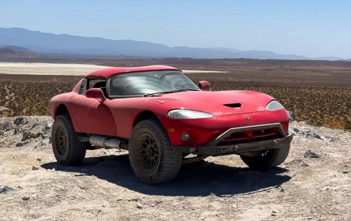 Off-road Dodge Viper V10