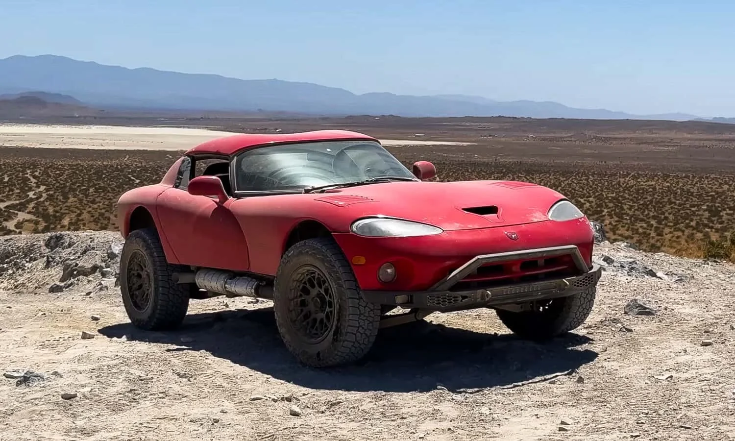 Off-road Dodge Viper V10