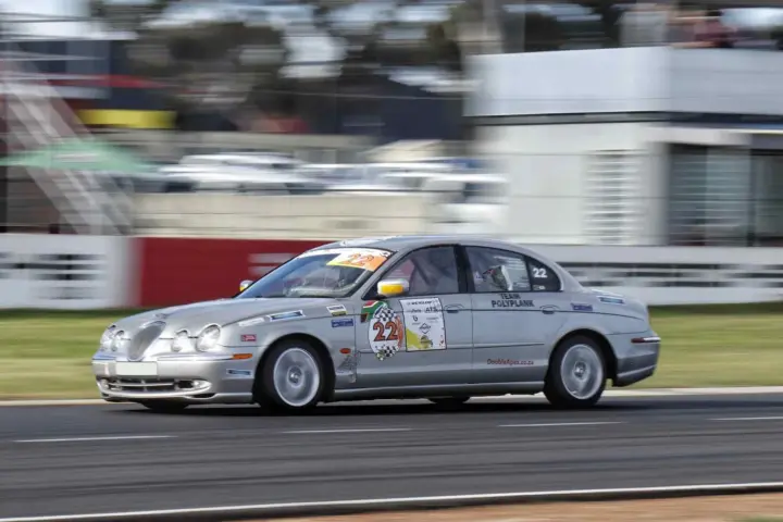 Double Apex Makes Endurance Racing Debut [w/video]