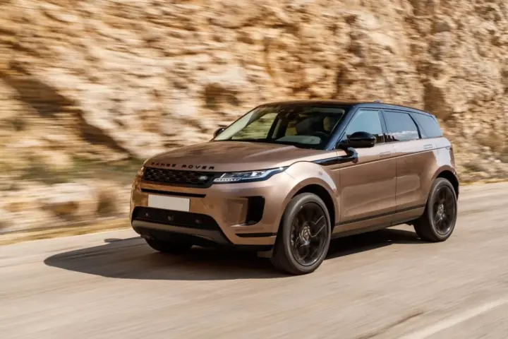 Range Rover Evoque P300e Dynamic HSE Driven