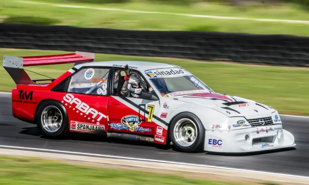 South African Racing Legend Willie Hepburn Passes Away