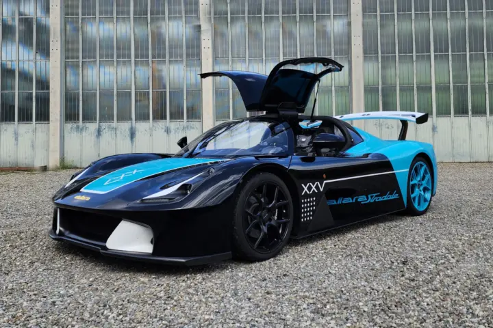 Lightweight Dallara Stradale Driven in Italy [video]