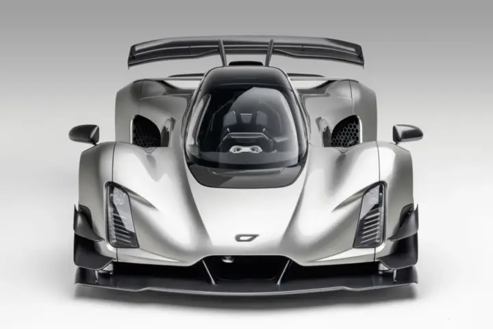 Taking Centre Stage – Supercars with a Central Driving Position