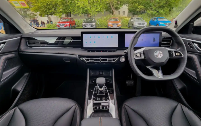 MG HS interior