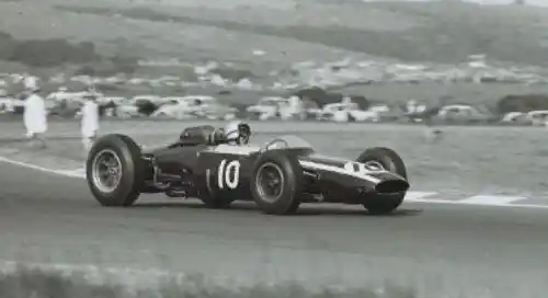 EL 28 Dec 63 10th SAGP Bruce McLaren 1496 Cooper 66 Climax V8 4th (1)