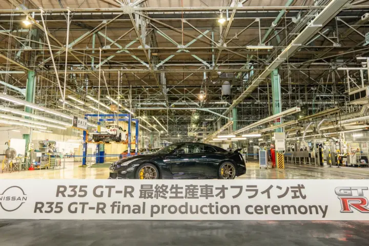 Final Nissan GT-R R35 Rolls of Production Line