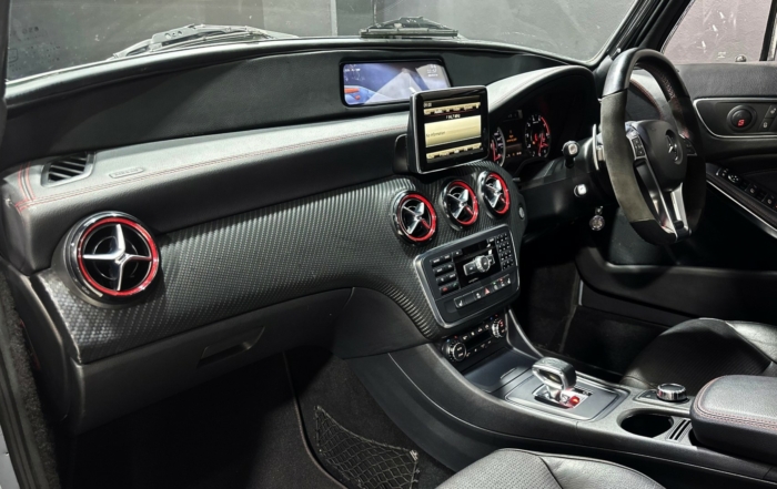 Mercedes Ponton Pickup Restomod interior