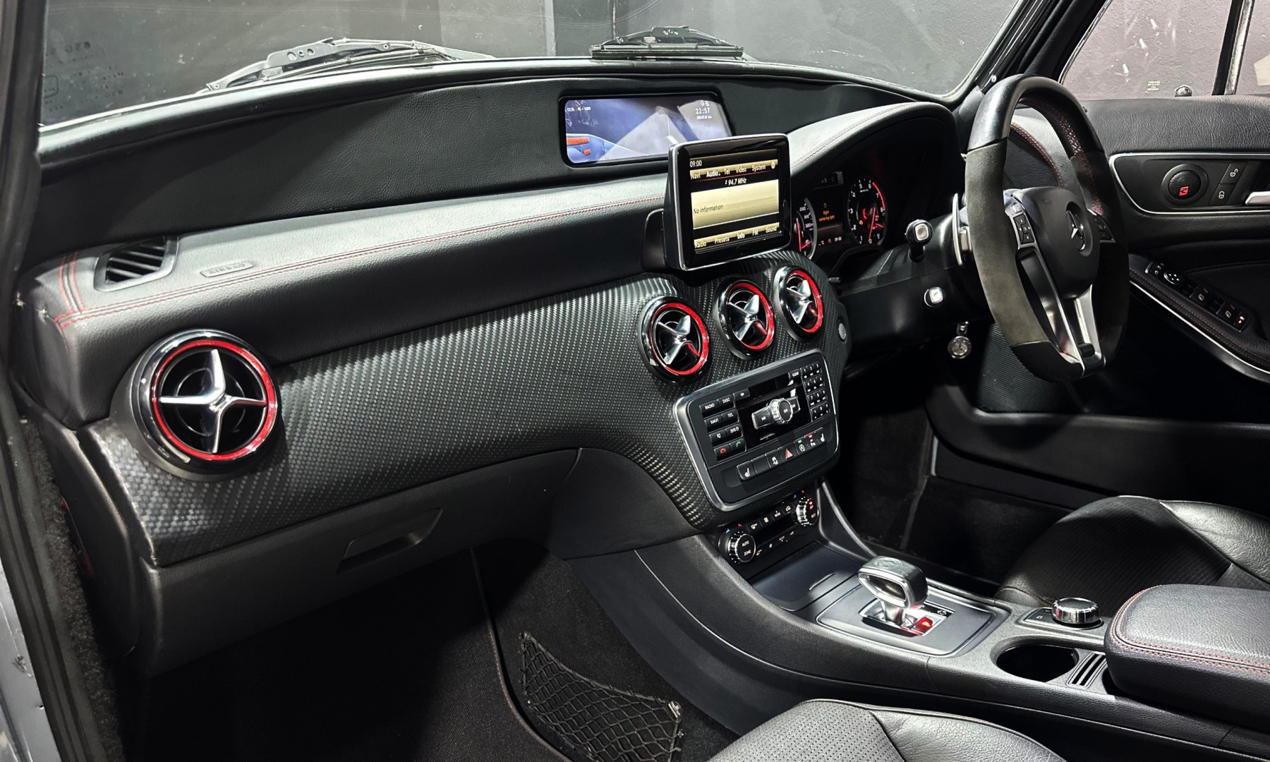 Mercedes Ponton Pickup Restomod interior
