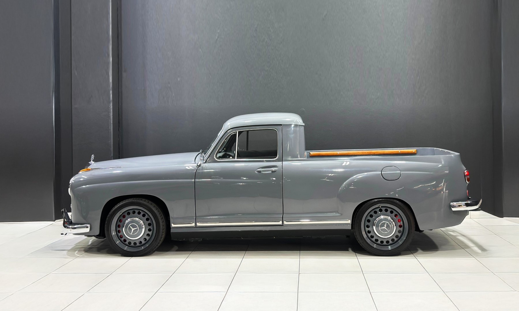 Mercedes Ponton Pickup Restomod profile