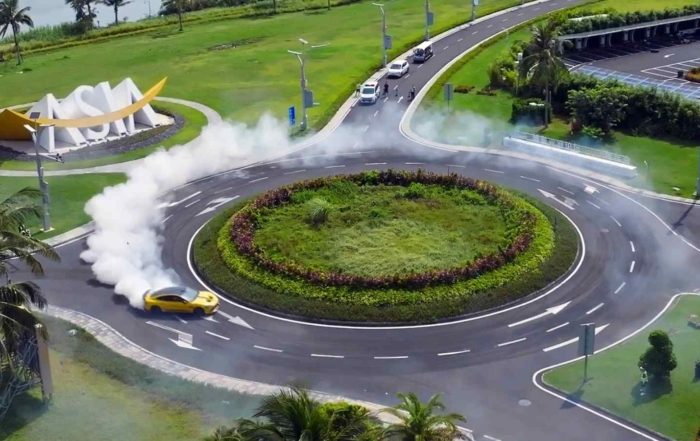 Xiaomi SU7 Ultra EV Stars in Qionghai Drift