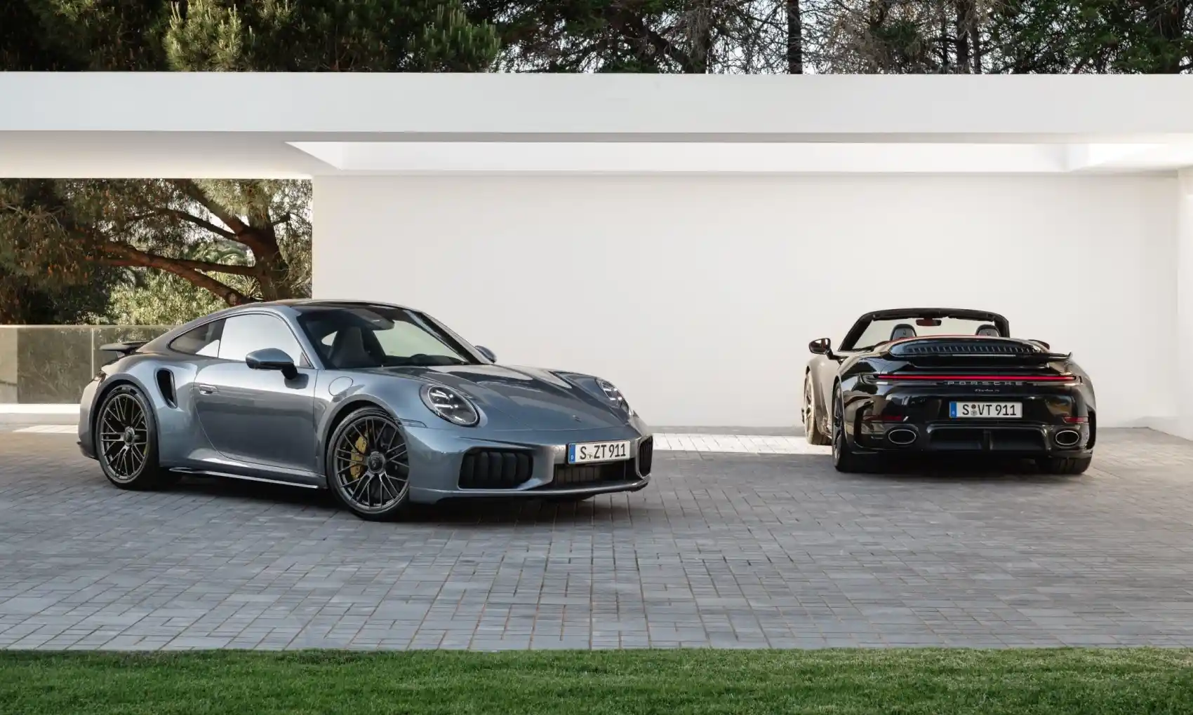 New Porsche 911 Turbo S debuts in Coupe and Cabriolets forms