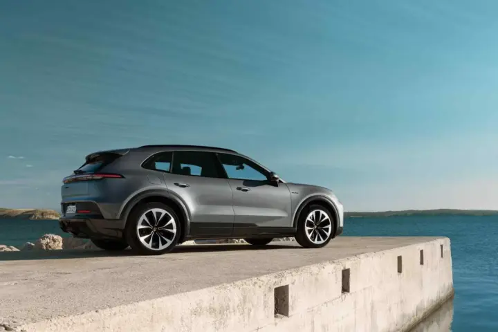 All-new Full Electric Porsche Cayenne Makes World Debut [w/video]