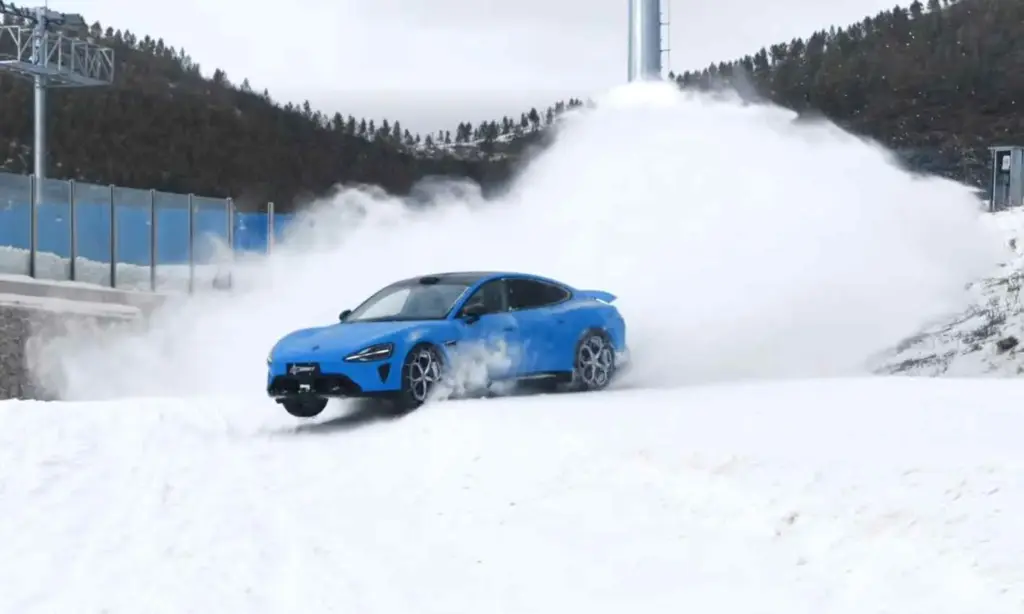 Xiaomi SU7 Goes Snow Drifting in Beijing Olympic Village [video]