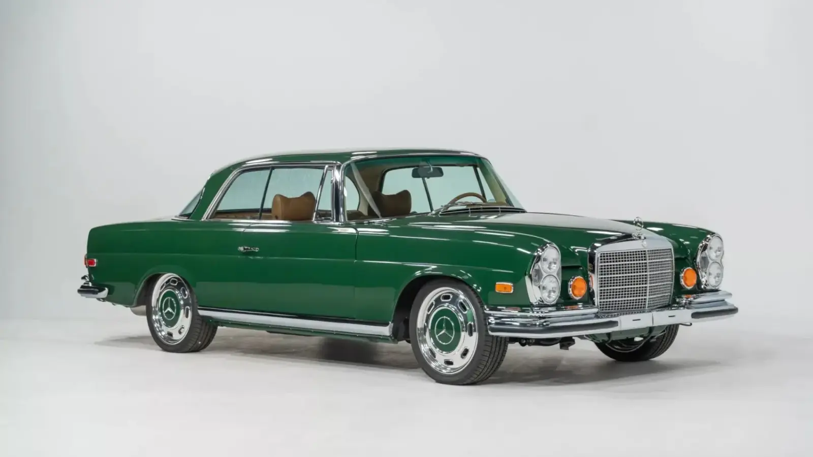 Retro Designs Builds Beautiful 1969 Mercedes 280SE Restomod