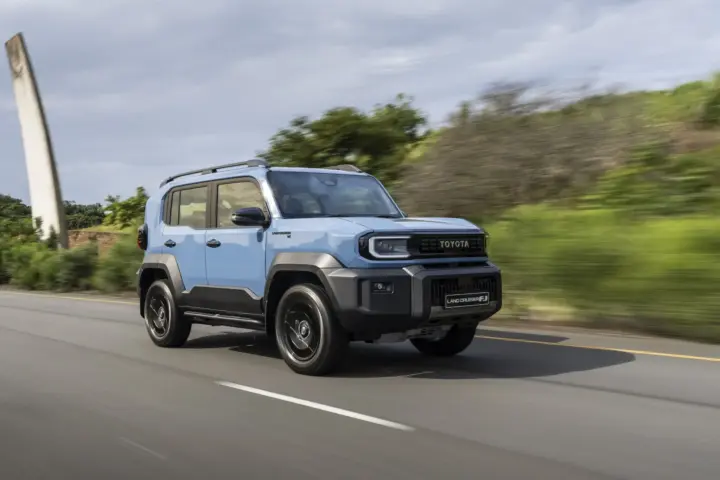 Toyota Land Cruiser FJ VX Driven