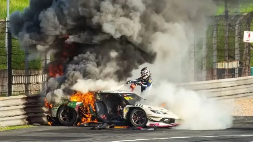 GT3 Racer Loek Hartog Makes Heroic Save of Rival from Fireball [video]