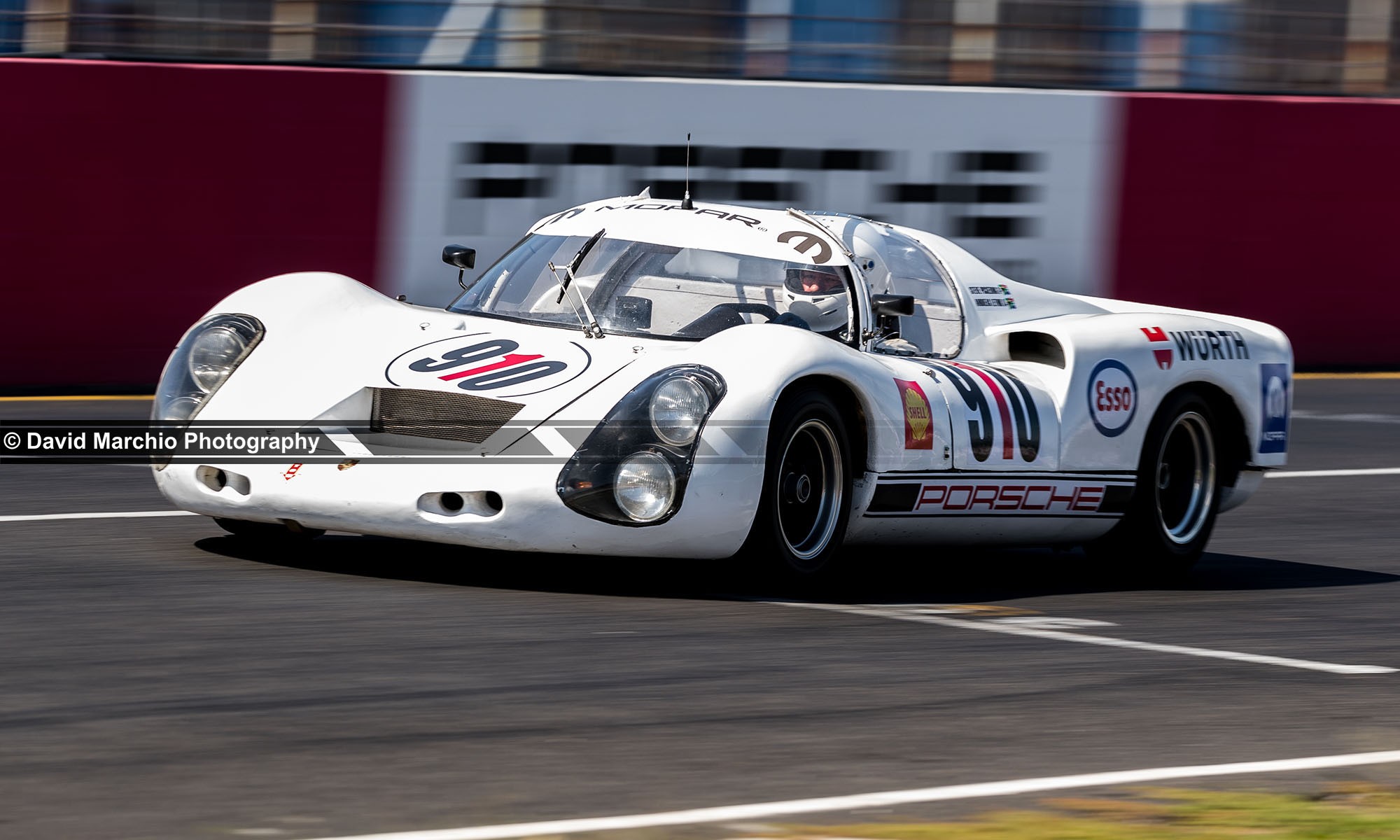 The Porsche 910 in bright white livery, making a return to the Campos 600