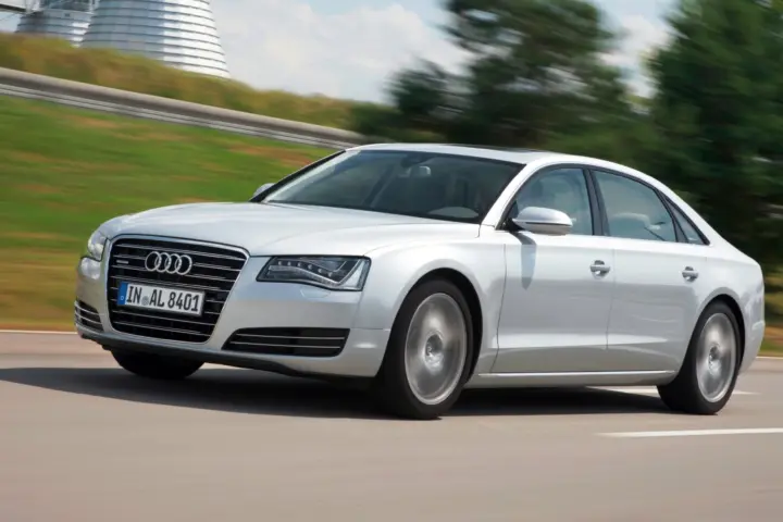 Audi A8 LWB 6.3 W12 Quattro Tiptronic (2011)