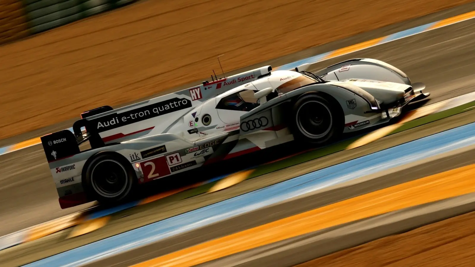Audi R18 fly-bys at 340 km/h [video]
