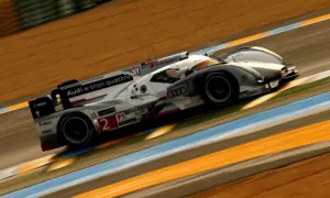 Audi R18 fly-bys at 340 km/h [video]
